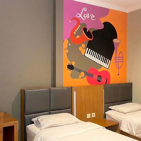 Votel Viure Hotel Jogjakarta Exterior photo