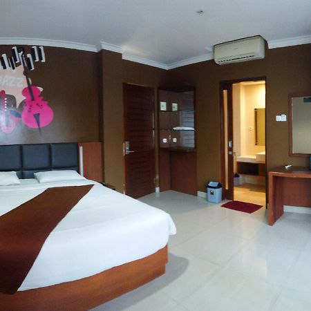 Votel Viure Hotel Jogjakarta Exterior photo