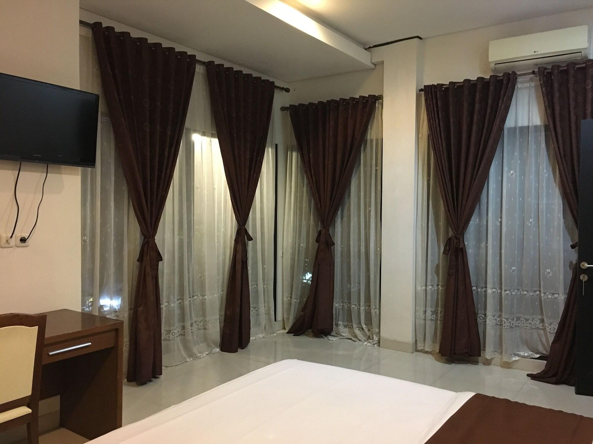 Votel Viure Hotel Jogjakarta Exterior photo